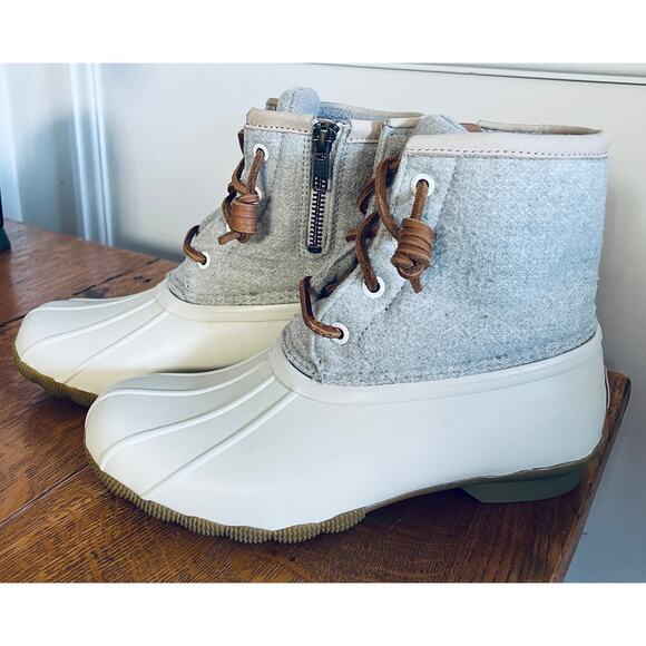 Women's Sperry Saltwater Wool Duck Boots, Size 5 - Picture 3 of 5